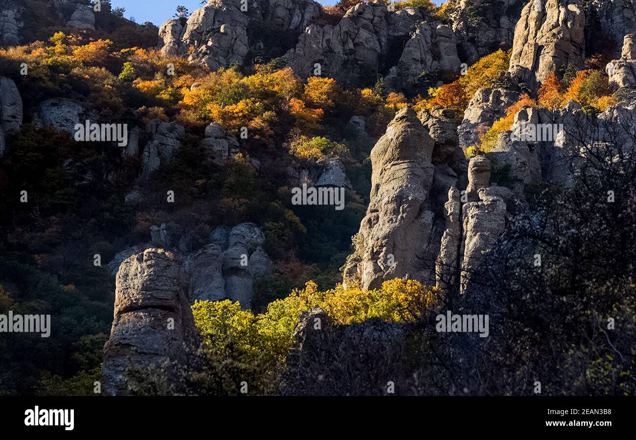 Rochers en Crimée. Les rochers de la Crimée. La production de sédiments calcaires Banque D'Images