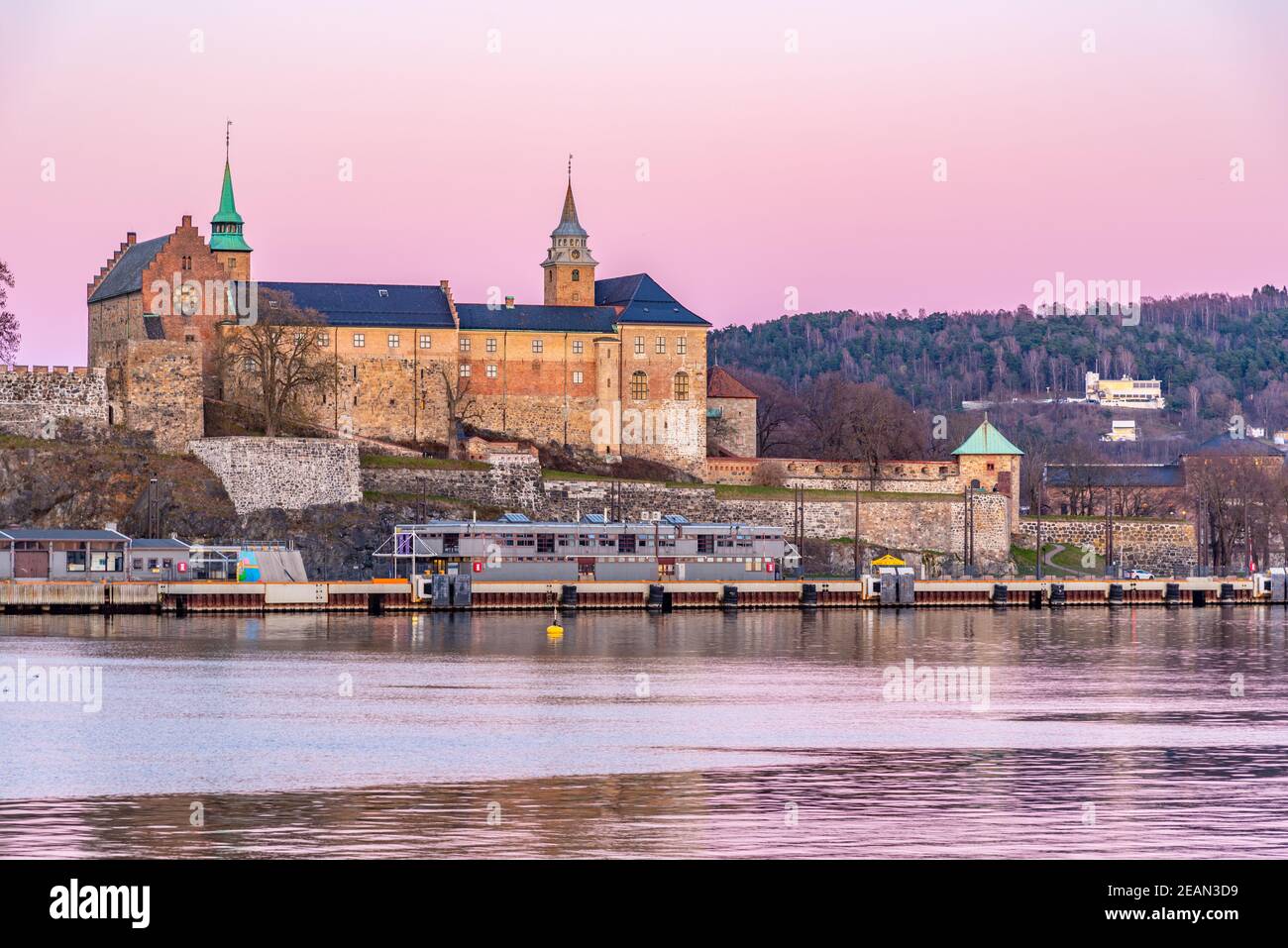 Vue sur le fort d'Akershus, à Oslo, Norvège, au coucher du soleil Banque D'Images