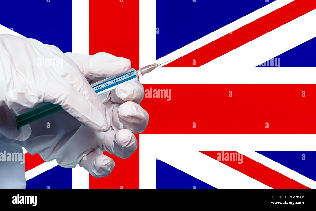 vaccin contre le covid 19 disponible au royaume-uni montré avec une seringue Banque D'Images