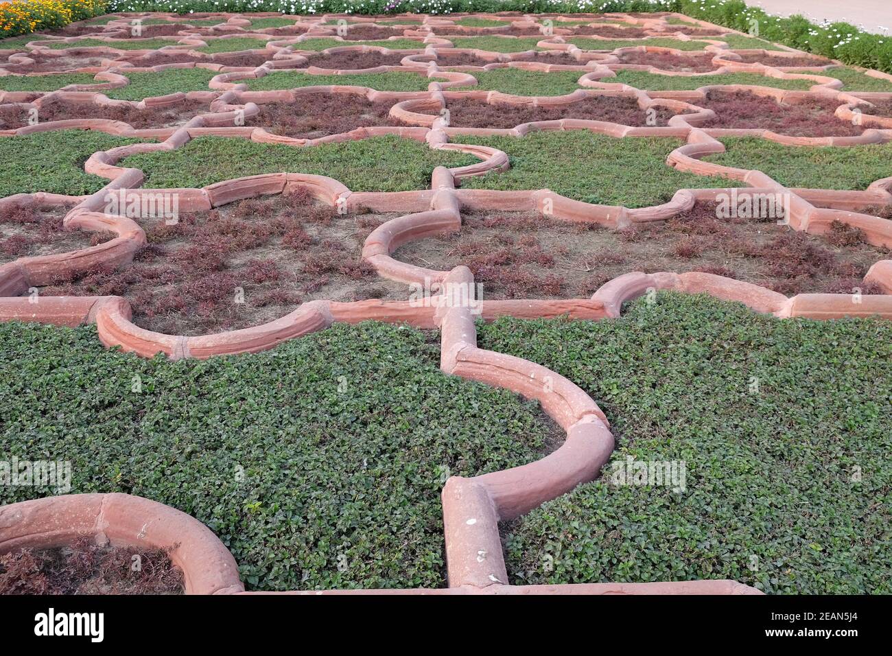 Angori Bagh ou jardin des raisins au fort d'Agra. C'est un jardin symétrique près de Dewan-e-Khaas. C'était un jardin privé pour les femmes de Mughal. Patrimoine mondial de l'UNESCO à Agra. Uttar Pradesh, Inde. Banque D'Images