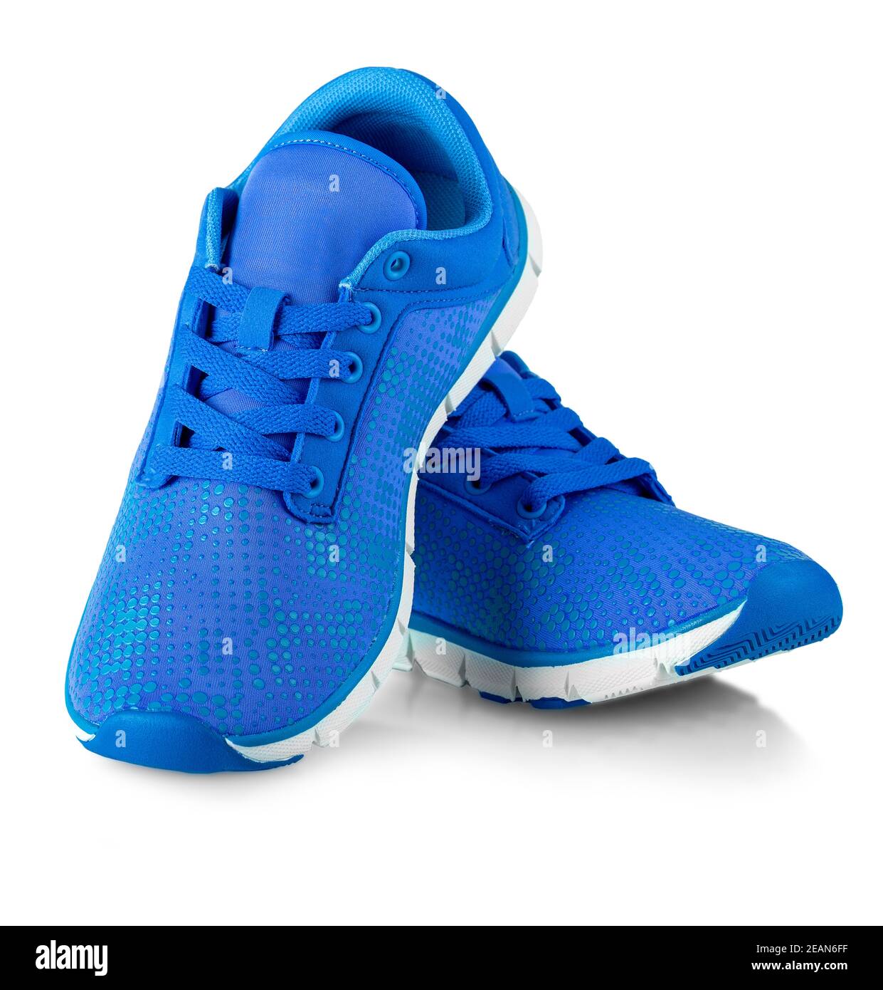 Paire de sneakers bleu mode pour femme isolées sur blanc Banque D'Images