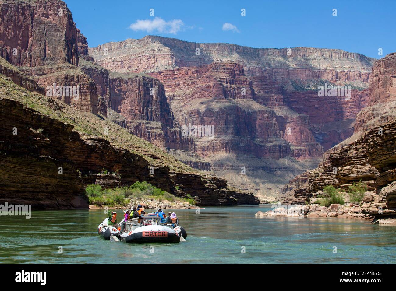 Flottant dans un radeau sur le fleuve Colorado, Parc national du Grand Canyon, site classé au patrimoine mondial de l'UNESCO, Arizona, États-Unis d'Amérique, Amérique du Nord Banque D'Images