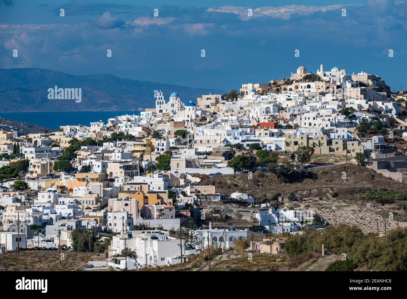 Panorama de Pyrgos, Santorin, Cyclades, Iles grecques, Grèce, Europe Banque D'Images