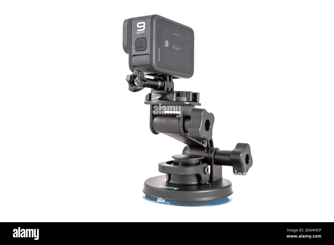 moscou, russie - Novemner 11, 2020: Nouvelle caméra d'action phare gopro HERO 9 noir sur le trépied d'accessoire original. Isolé sur fond blanc. Banque D'Images