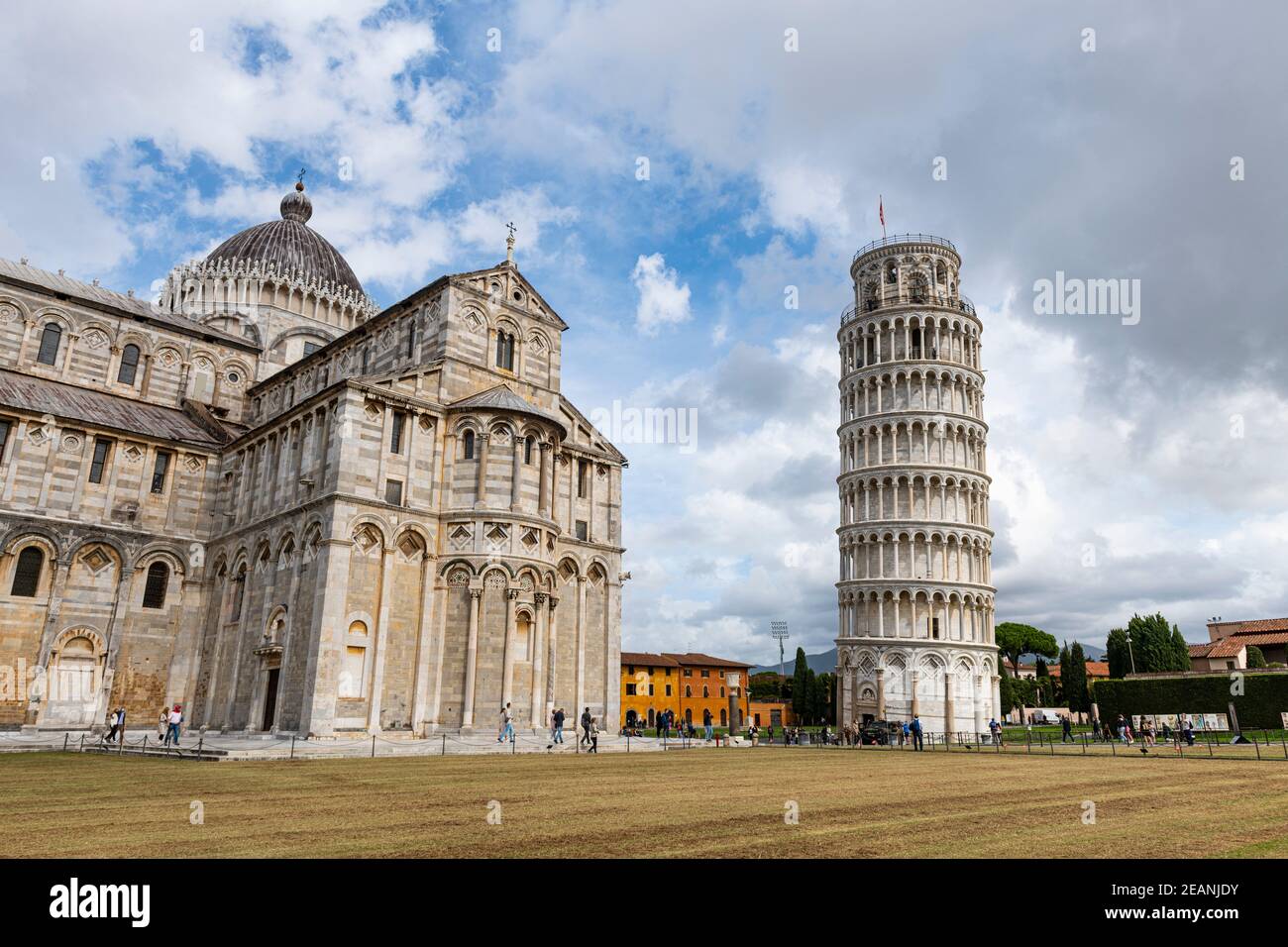 Piazza del Duomo avec cathédrale et tour penchée, site classé au patrimoine mondial de l'UNESCO, Pise, Toscane, Italie, Europe Banque D'Images