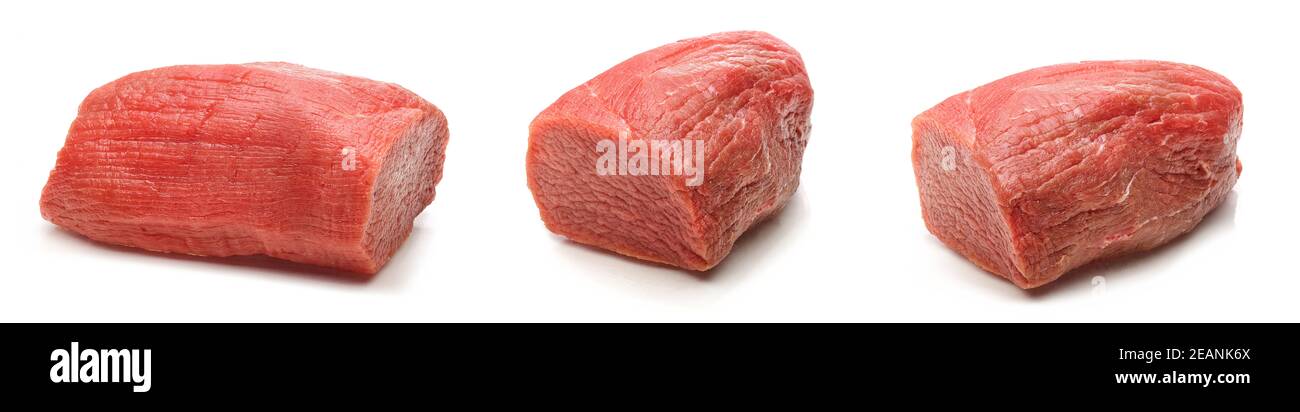 La viande de boeuf cru frais isolé sur fond blanc Banque D'Images