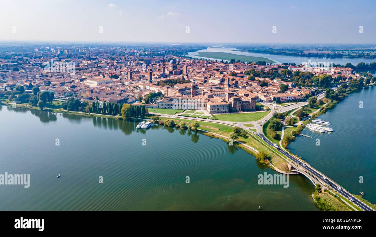 Antenne de la ville de Mantoue, site classé au patrimoine mondial de l'UNESCO, Lombardie, Italie, Europe Banque D'Images
