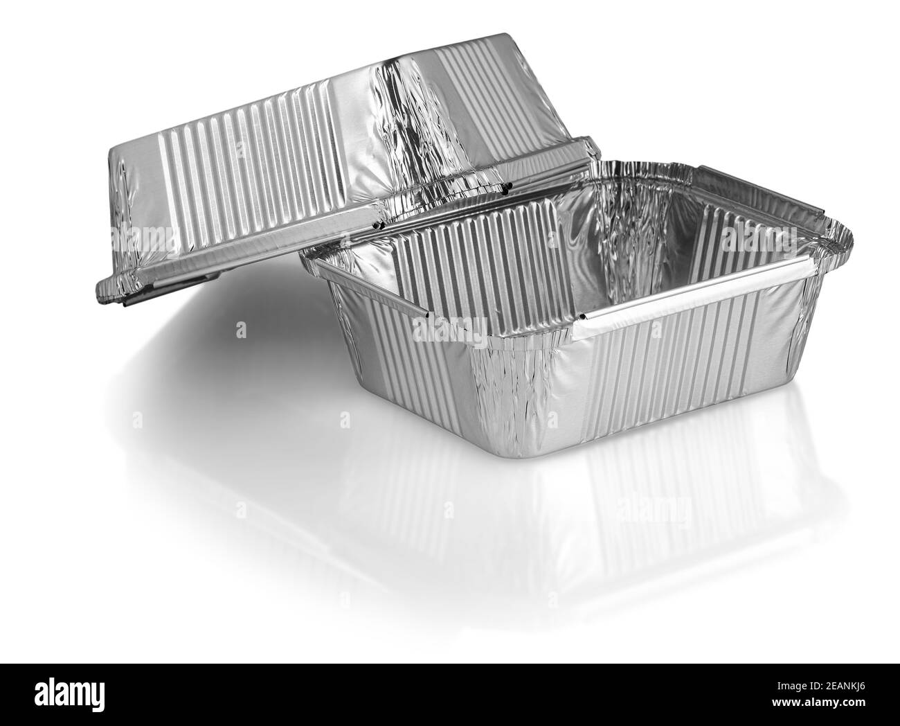 Le carré d'aluminium baking cups sur fond blanc Banque D'Images