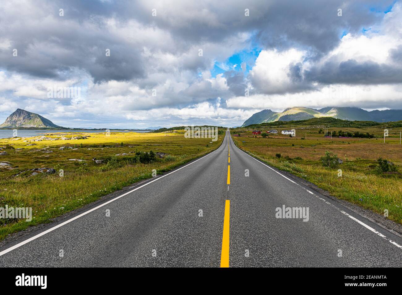 Long tout droit, Lofoten, Nordland, Norvège, Scandinavie, Europe Banque D'Images