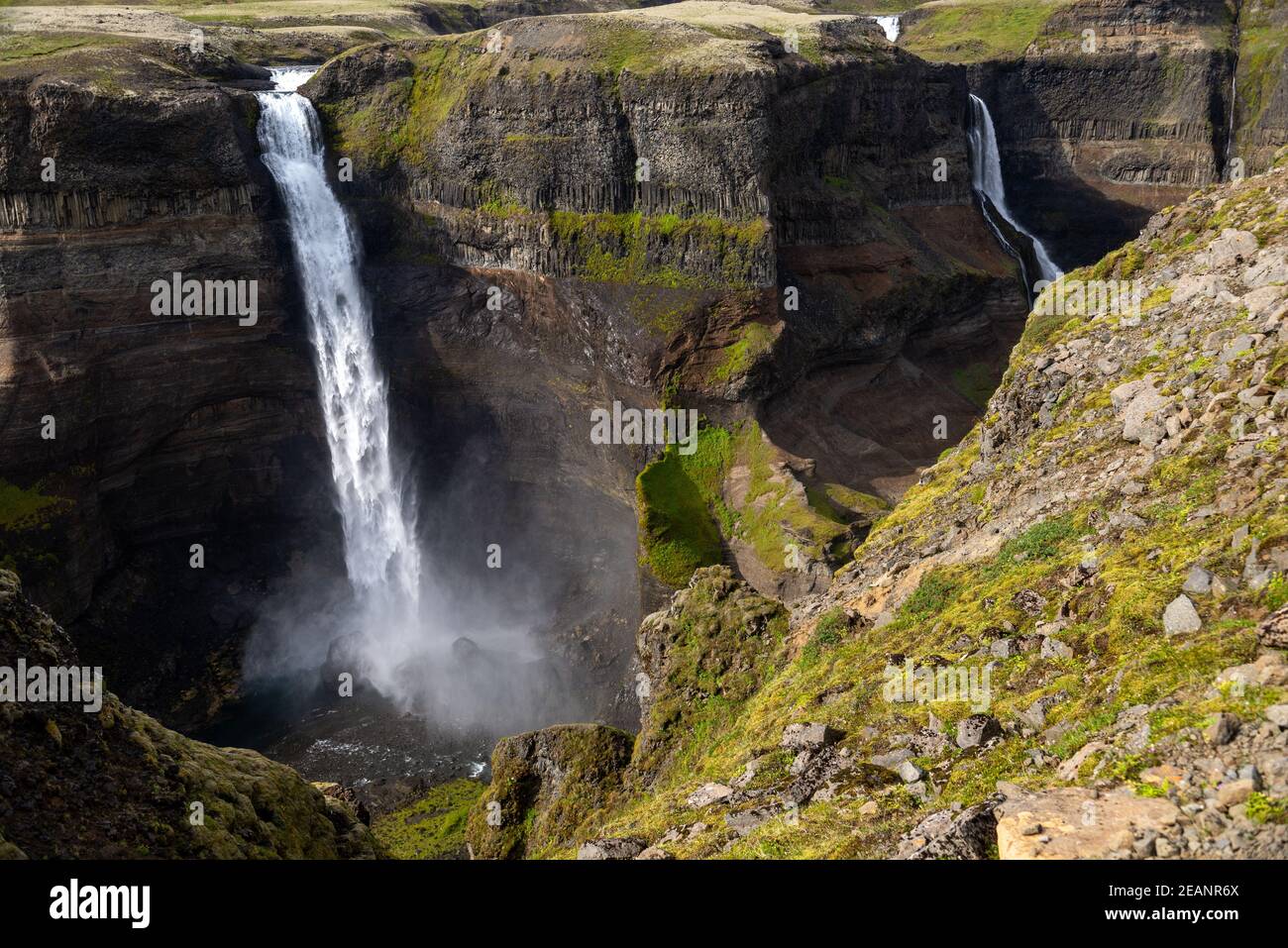 Vue sur le paysage de la chute d'eau Haifoss en Islande. Banque D'Images