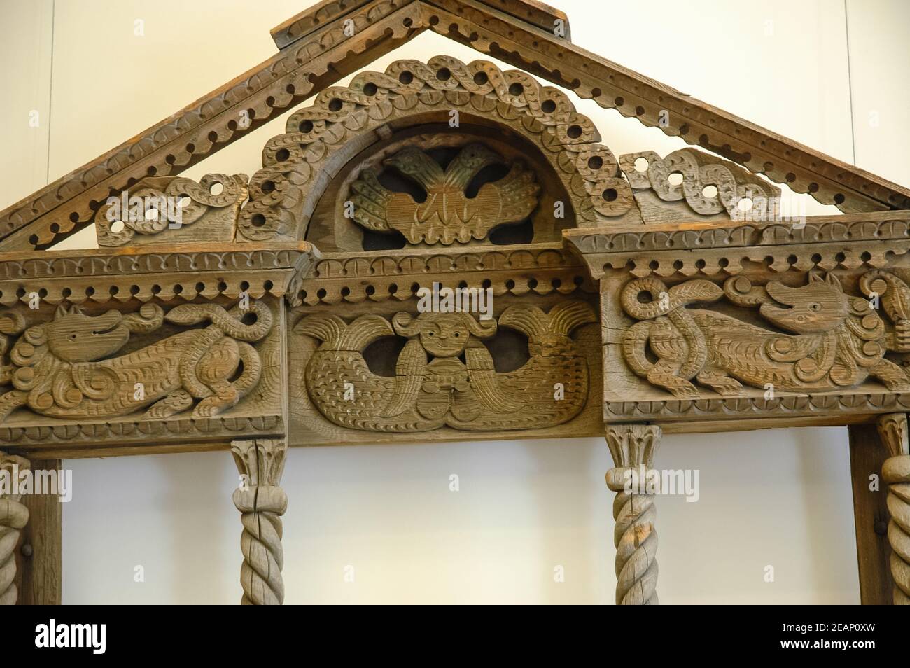 Sculpter sur du bois de trésorerie et des cantikas. La créativité russe ancienne. Musée de la culture russe. Banque D'Images