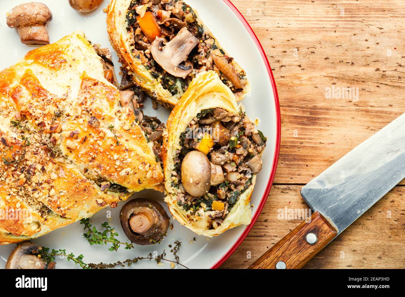 Tarte aux champignons en tranches Banque D'Images