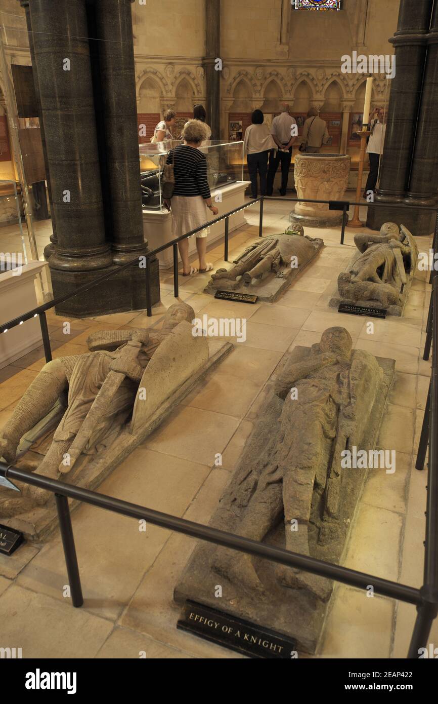 Statues graves de chevaliers, intérieur de Temple Church (St Marys), Londres, Angleterre, Royaume-Uni Banque D'Images