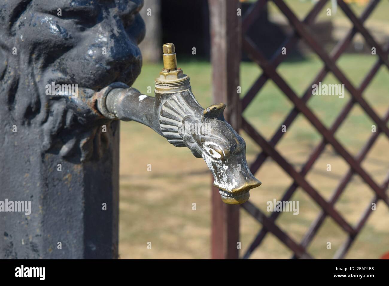 Un robinet d'eau sous la forme d'un brochet Banque D'Images
