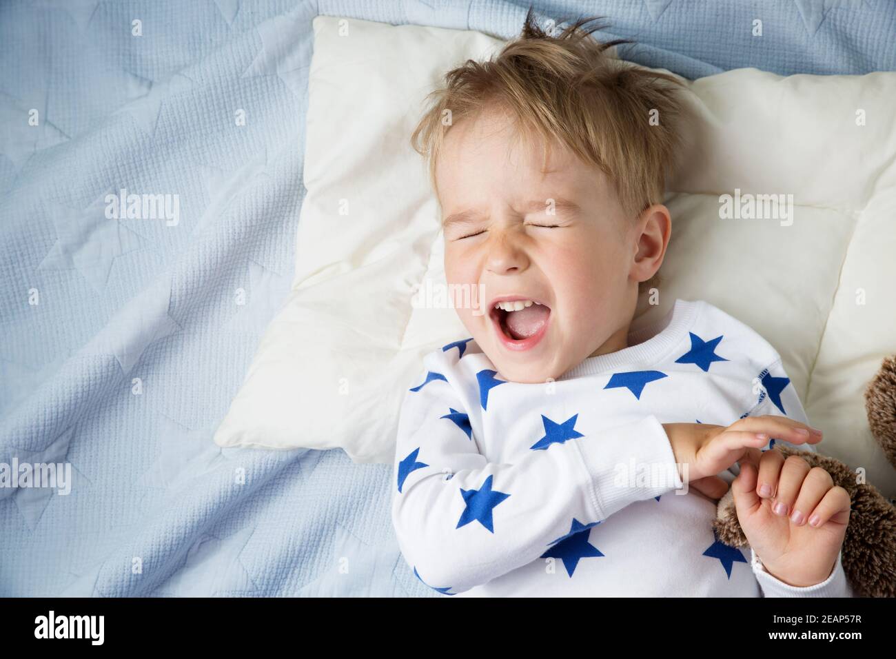 Un An Bebe Qui Pleure Photo Stock Alamy