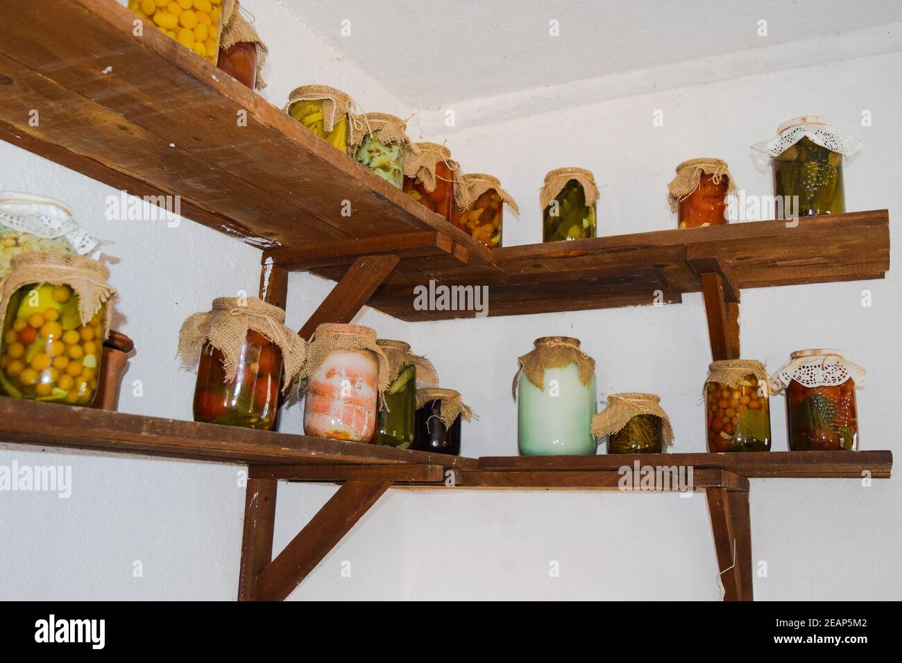 Chambre à partir de conserves de légumes Banque D'Images
