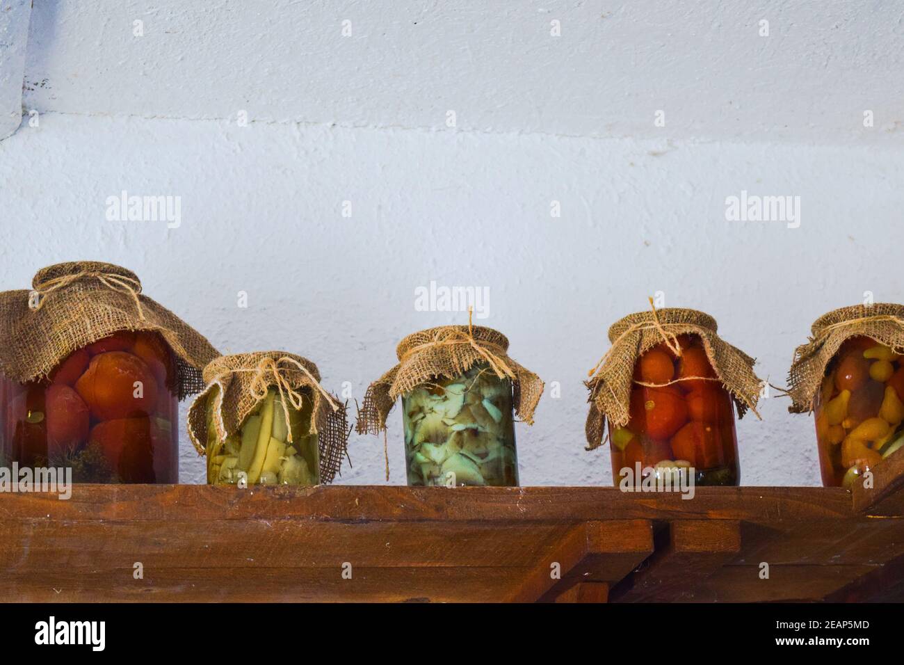 Chambre à partir de conserves de légumes Banque D'Images