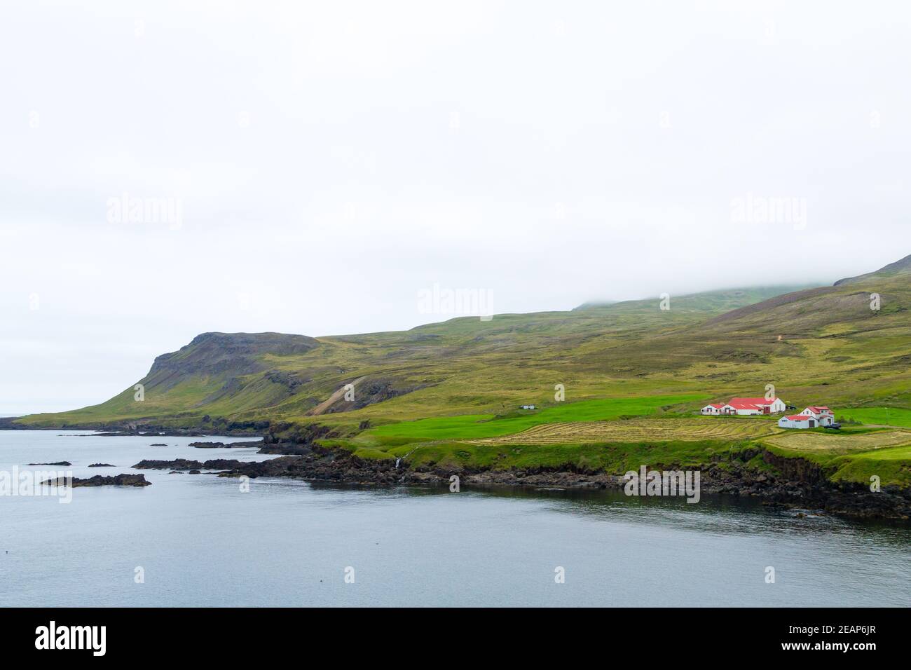 Vue sur le fjord de Borgarfjordur, est de l'Islande. Vue sur l'Islande Banque D'Images