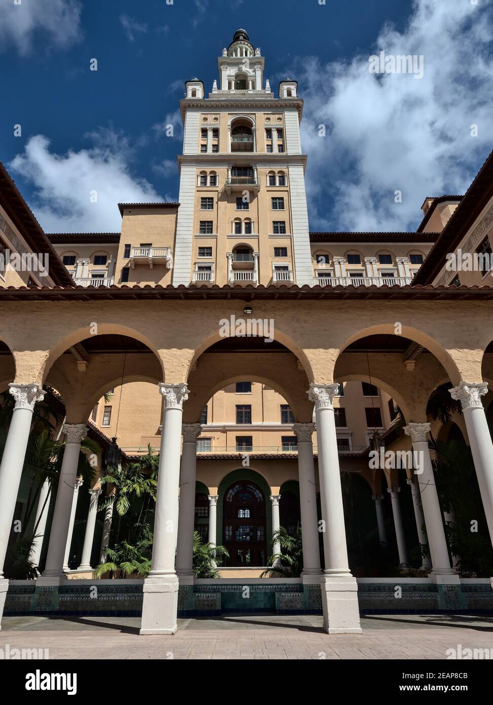 Coral Gables, Floride, États-Unis - 2020: Le Miami Biltmore Hotel, un hôtel de luxe historique construit en 1926, a désigné un site historique national en 1996. Banque D'Images