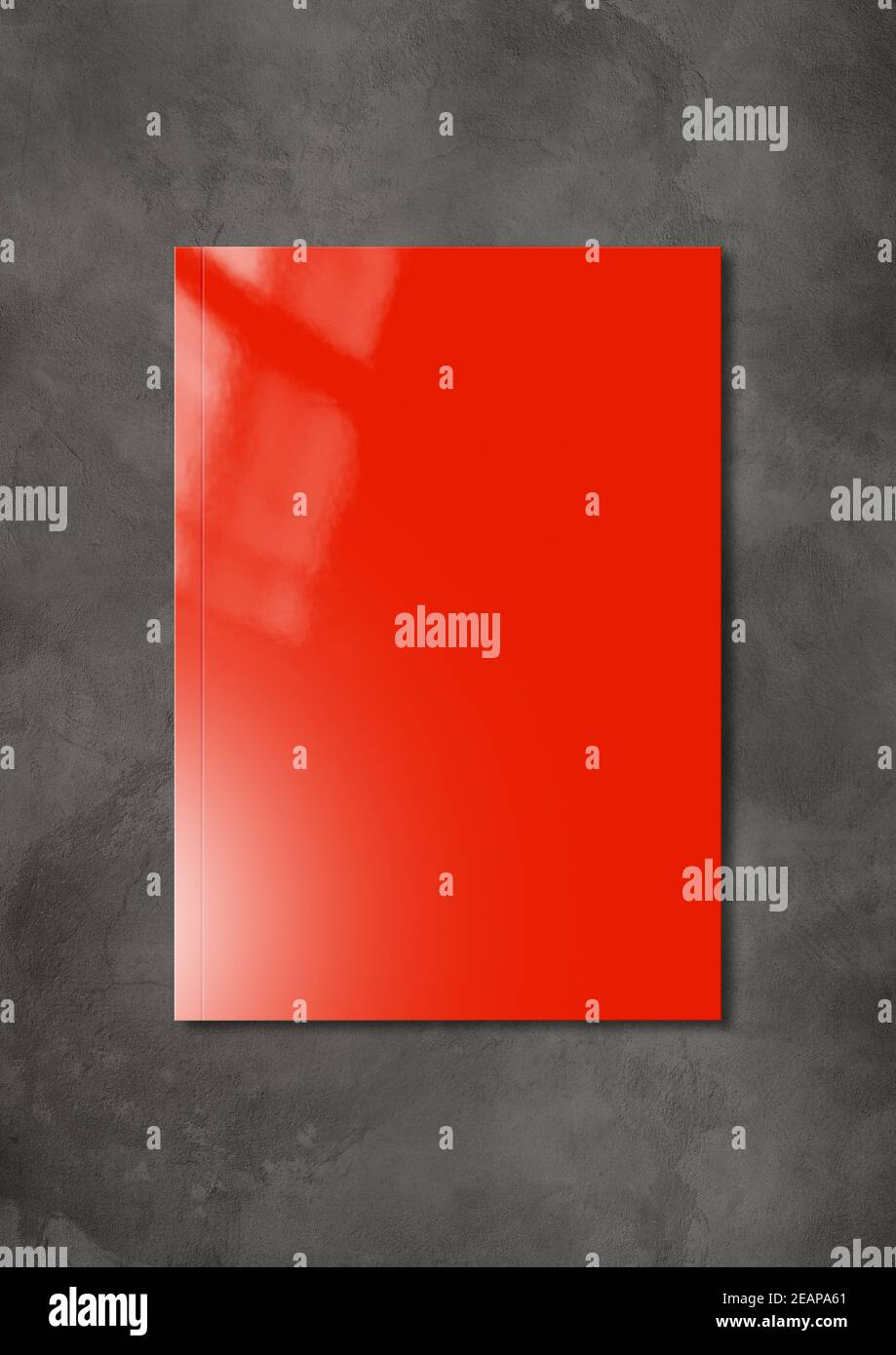 Modèle de couverture de livret rouge sur fond en béton foncé Banque D'Images