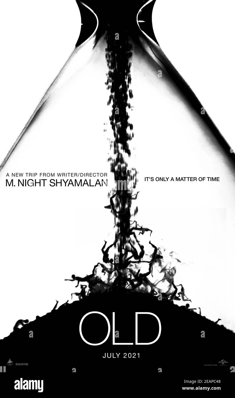 Old (2021) réalisé par M. Night Shyamalan et mettant en vedette Rufus Sewell, Thomasin McKenzie et Embeth Davidtz. Une famille en vacances découvre que la plage où ils sont en séjour les fait vieillir rapidement. Banque D'Images