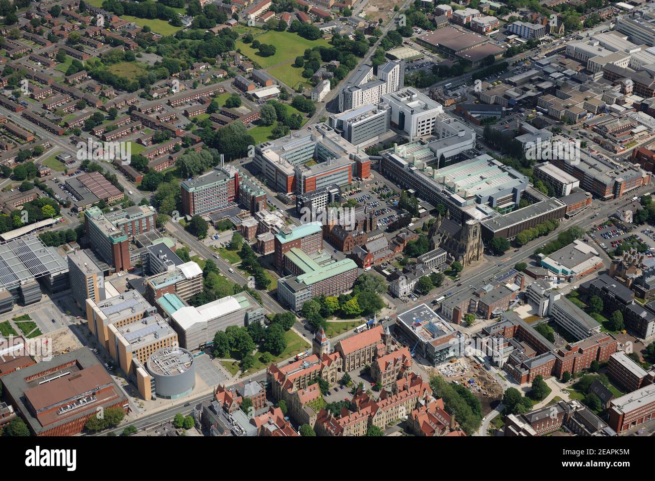 Vue aérienne du campus principal de l'Université de Manchester, une université publique de recherche, située sur Oxford Road, Manchester Banque D'Images