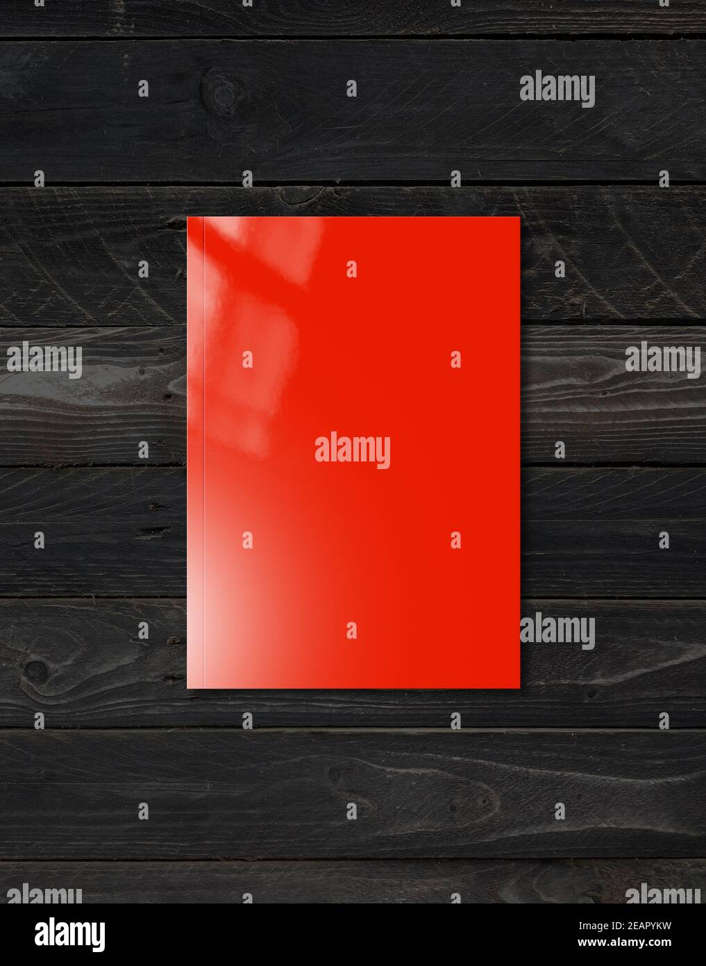 Modèle de couverture de livret rouge sur fond en bois noir Banque D'Images