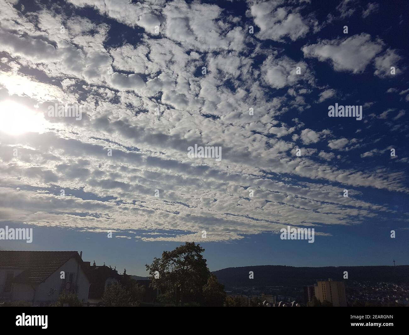 Streifenwolken, Cirrocumulus, floccus Banque D'Images