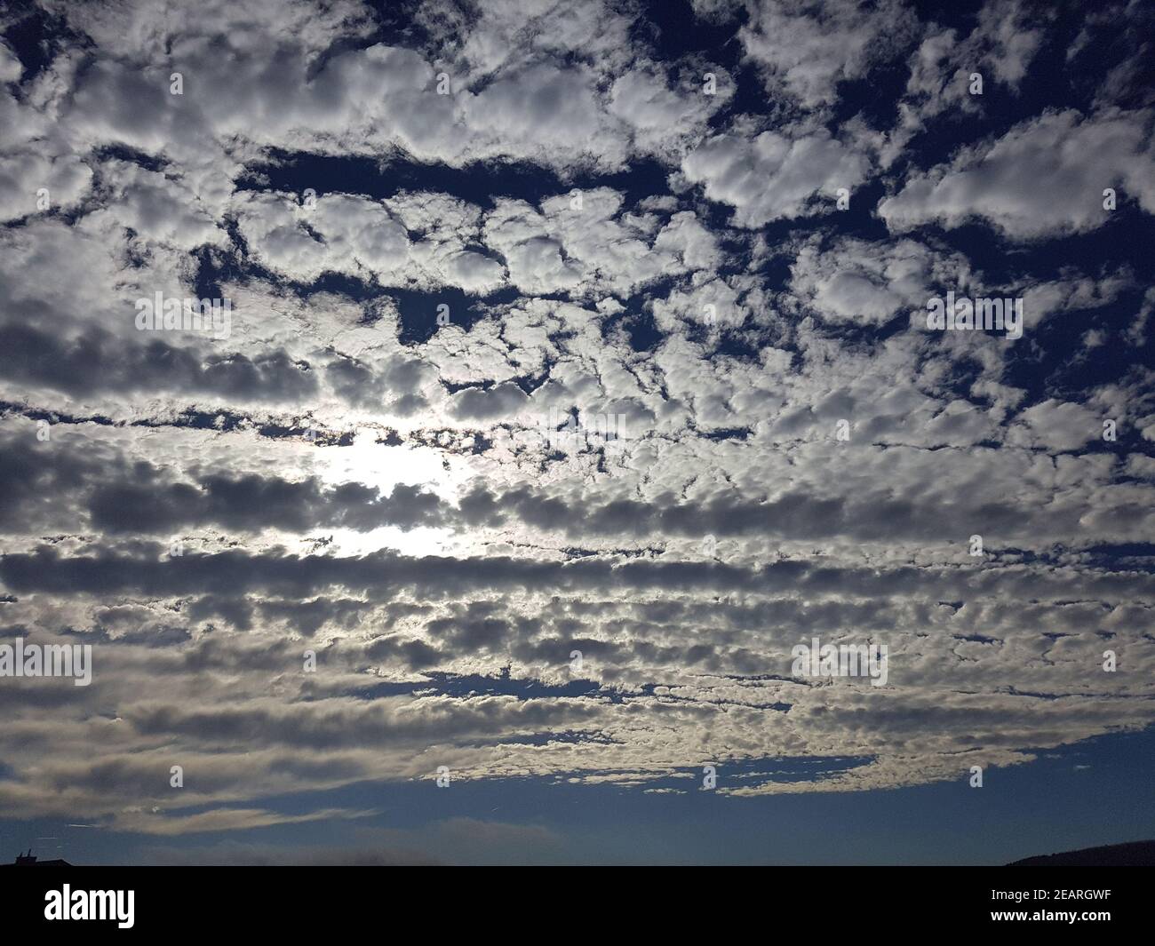 Streifenwolken, Cirrocumulus, floccus Banque D'Images