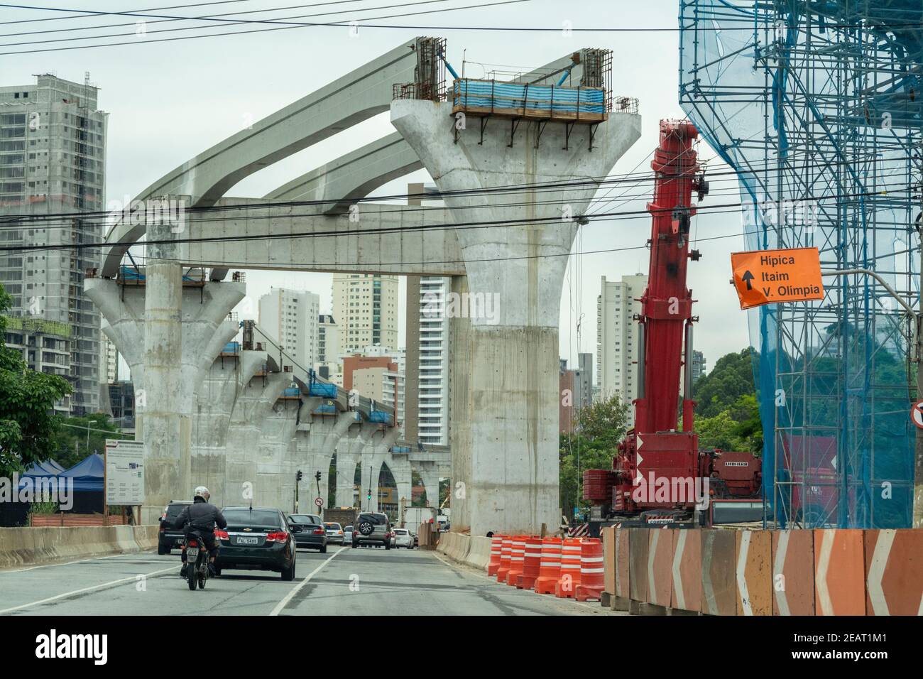 Construction de la nouvelle ligne de métro, ligne no17 (ligne Or) à Sao Paulo, Brésil. La ligne porte un monorail et fait partie du projet de la ville pour t Banque D'Images