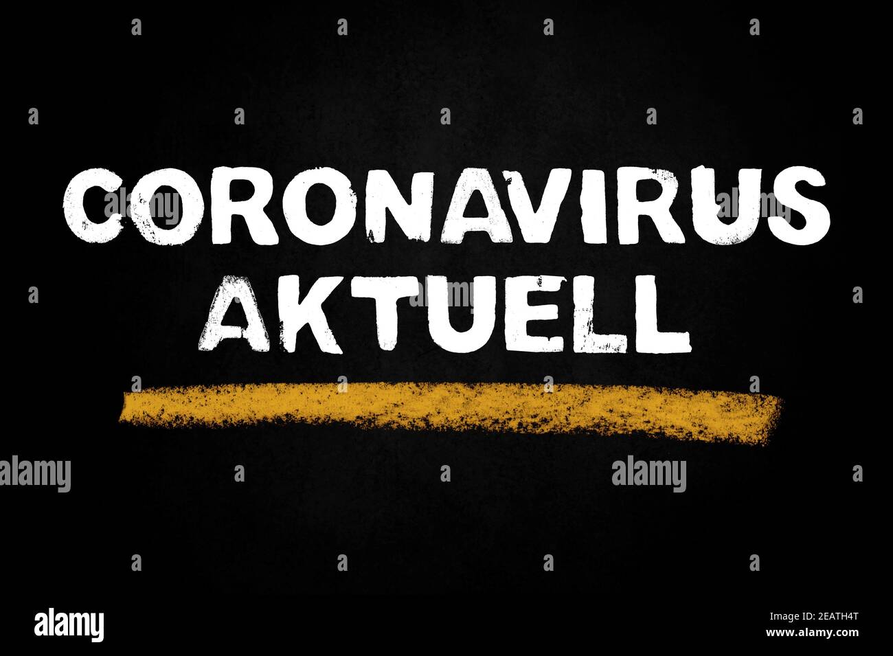 Tableau noir montrant: Actualité du coronavirus en langue allemande Banque D'Images