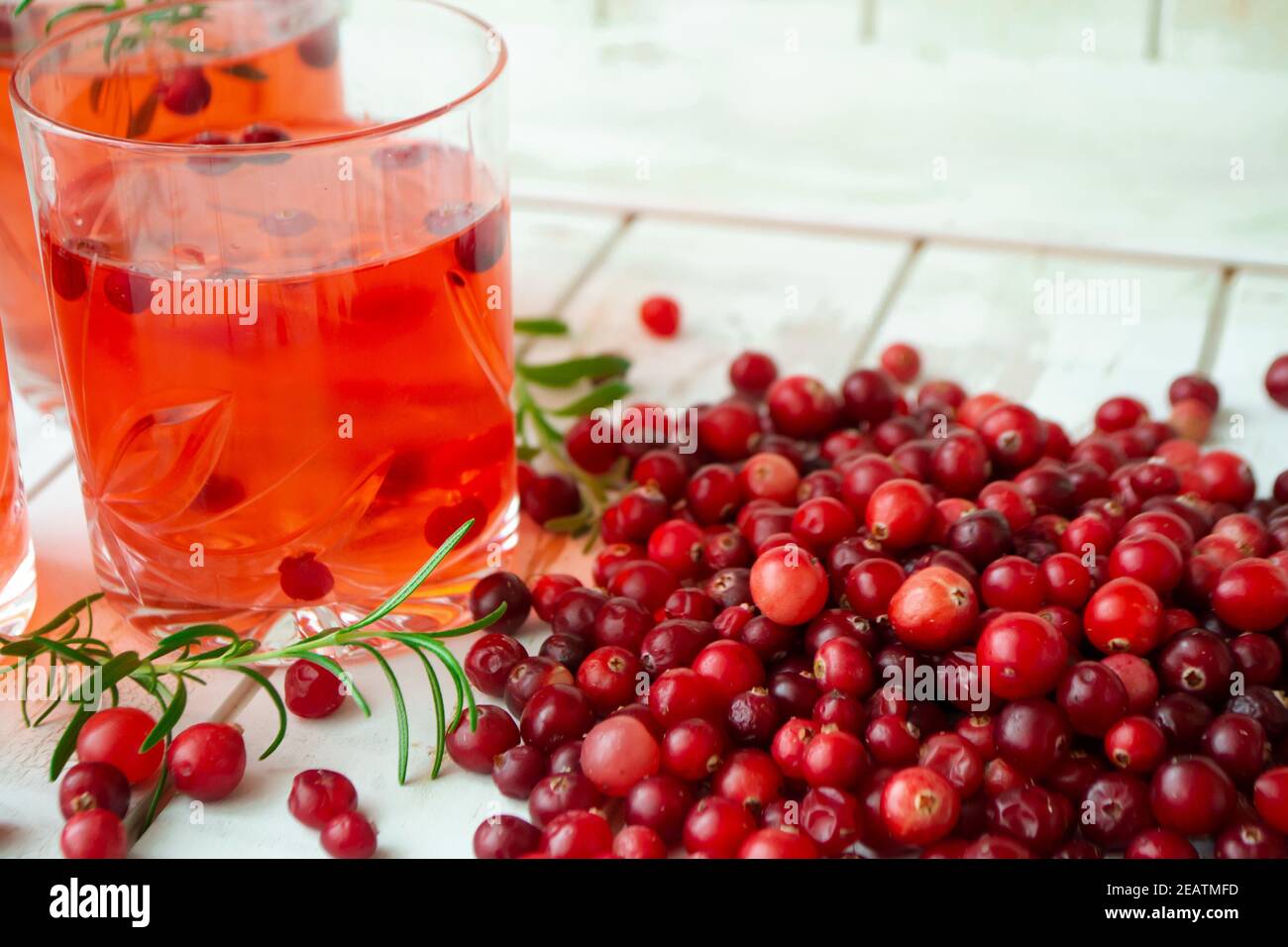 Canneberges mûres dans un verre. Compote saine de baies Banque D'Images