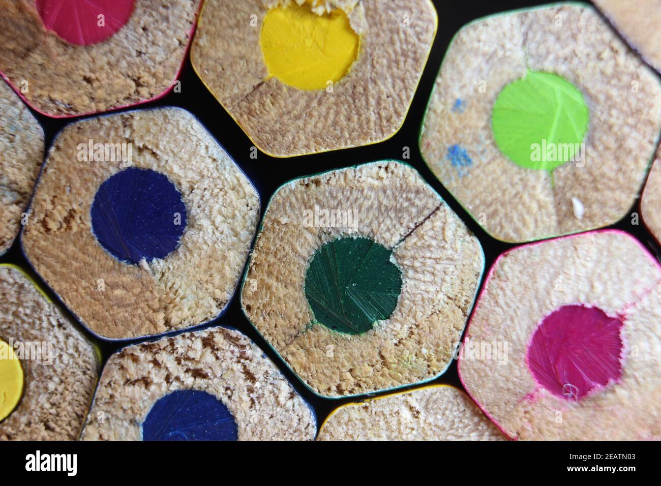 Crayons multicolores fond macro vue rapprochée arrière-plan. Banque D'Images
