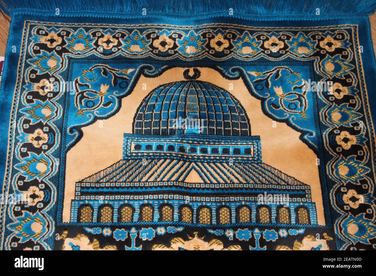 Vue en grand angle d'un beau tapis de prière ou d'un tapis de prière Pour les musulmans Banque D'Images
