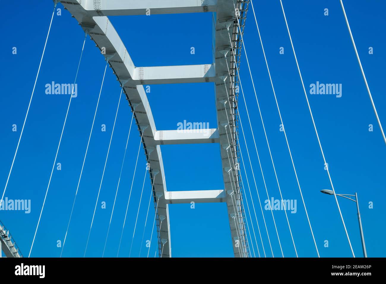 Le passage navigable du pont de Crimée. Arc de l'autoroute et de la section du pont de Crimée. Banque D'Images