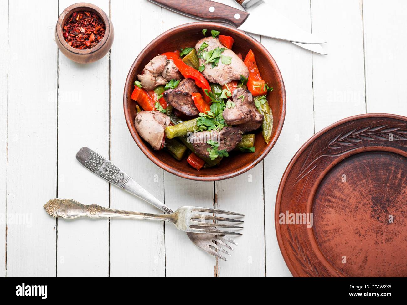 Salade de légumes et de foie. Banque D'Images