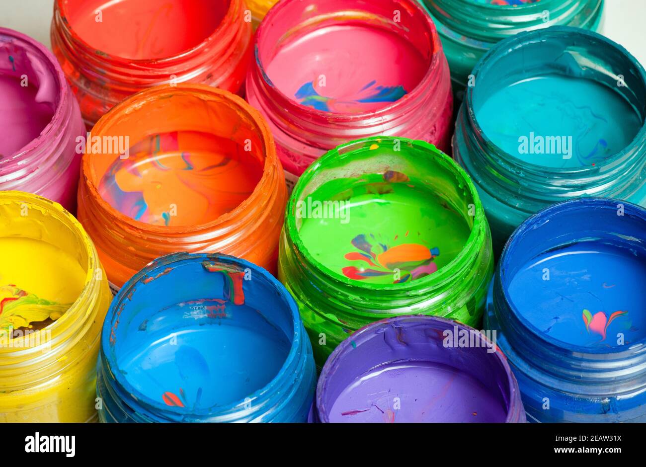 couleurs de peinture dans les tubes Banque D'Images