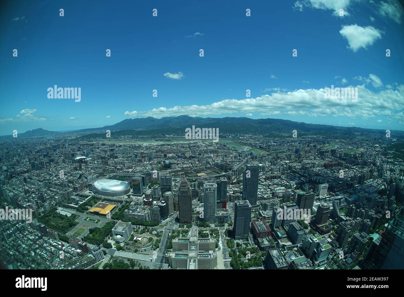 Paysage urbain de Taipei et ciel bleu visible de Taipei 101 Banque D'Images