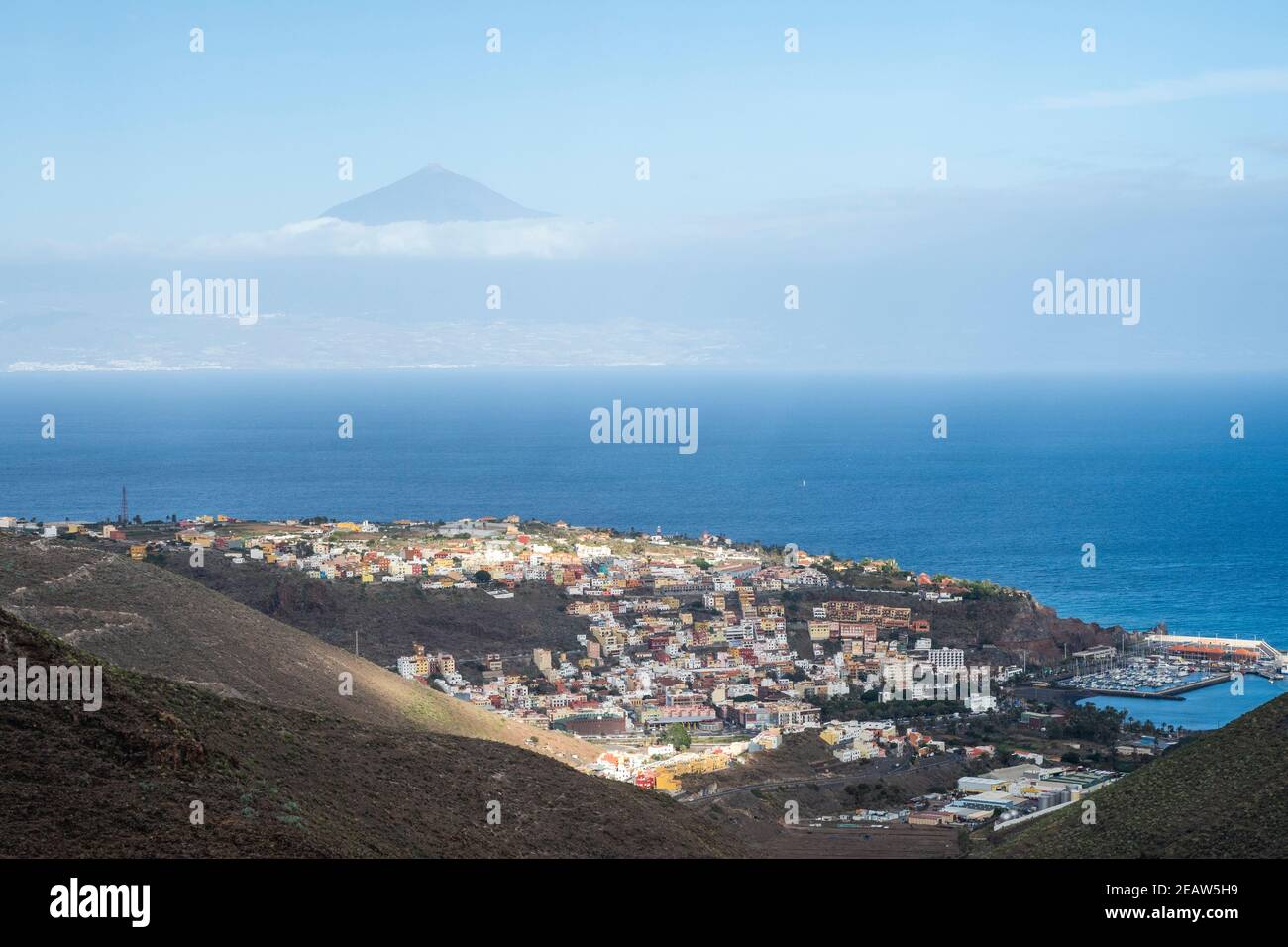 Vue de la Gomera de San Sebastián à Pico del Teide sur Tenerife Banque D'Images