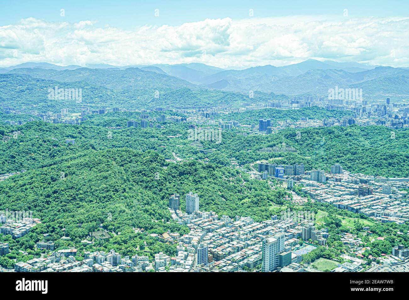 Paysage urbain de Taipei et ciel bleu visible de Taipei 101 Banque D'Images