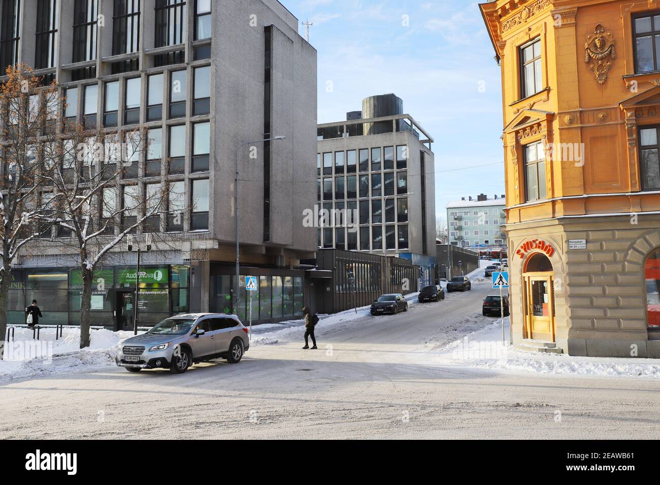 Sodertalje, Suède - Januari 30, 2021: Vue sur la rue Jovisgatan. Banque D'Images