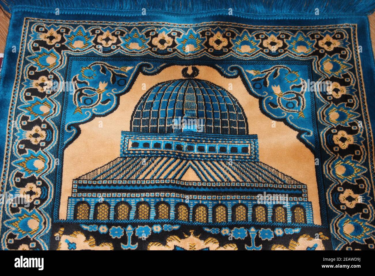 Vue en grand angle d'un beau tapis de prière ou d'un tapis de prière Pour les musulmans Banque D'Images