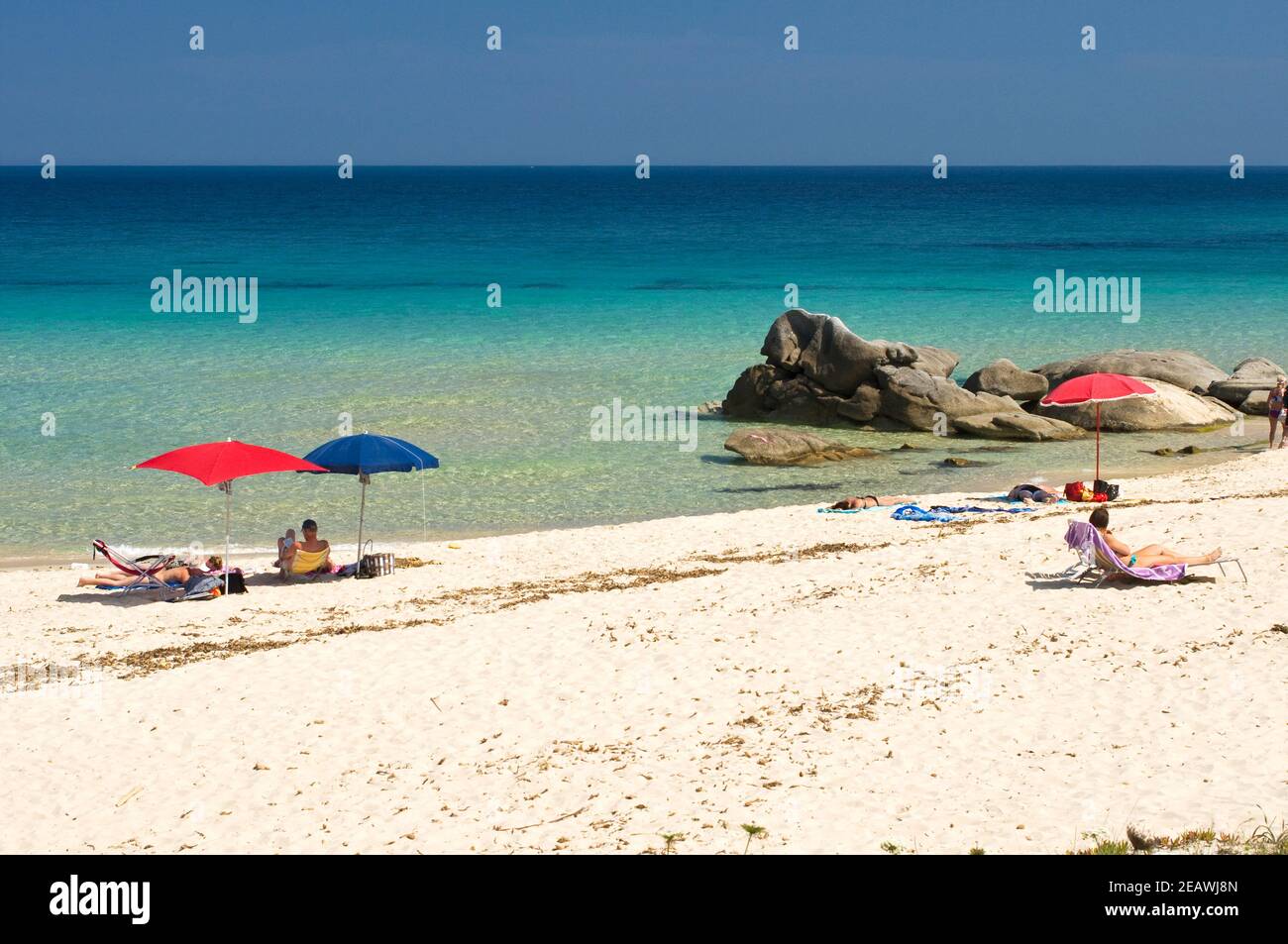 Eau cristalline et sable blanc à la plage de Costa rei, en sardaigne Banque D'Images