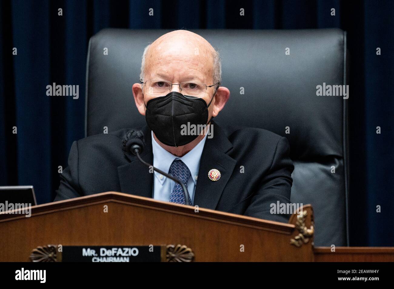 Peter DeFazio (D-OR), représentant des États-Unis, prenant la parole lors d'une réunion du Comité des transports et de l'infrastructure de la Chambre au Capitole des États-Unis. Banque D'Images