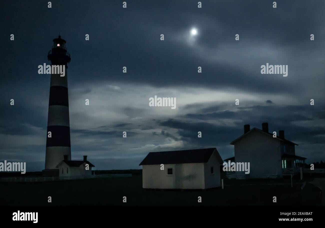 Une photo du phare de l'île de Bodie sur les rives extérieures de la Caroline du Nord avec une transformation inspirée par les peintures d'Edward Hopper. Banque D'Images