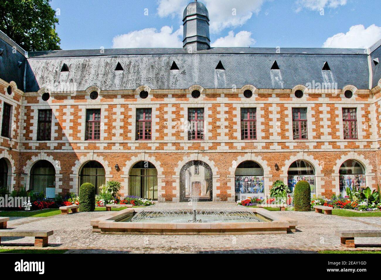 Photo du dossier datée du 4 août 2014 de l'hôtel de ville de Vendome,  France. Vendome a vendu une partie des droits de marque de son nom à Louis  Vuitton. En 2018,