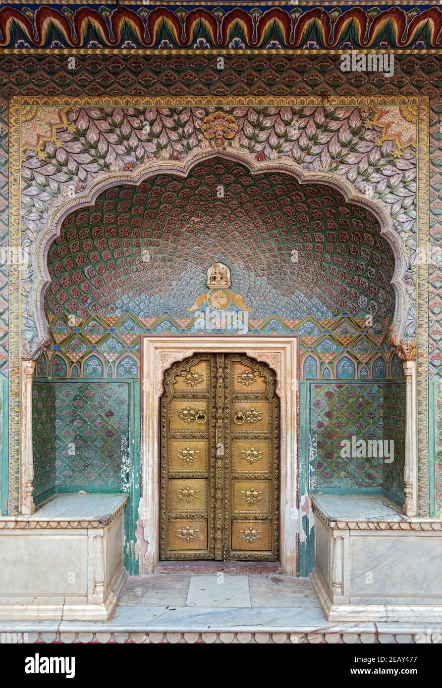 Porte rose au complexe du Palais de la ville Jaipur Rajasthan Inde Banque D'Images