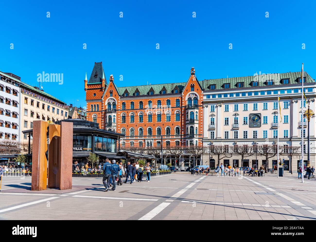 STOCKHOLM, SUÈDE, 20 AVRIL 2019 : les gens sont la place Norrmalstorg à Stockholm, en Suède Banque D'Images