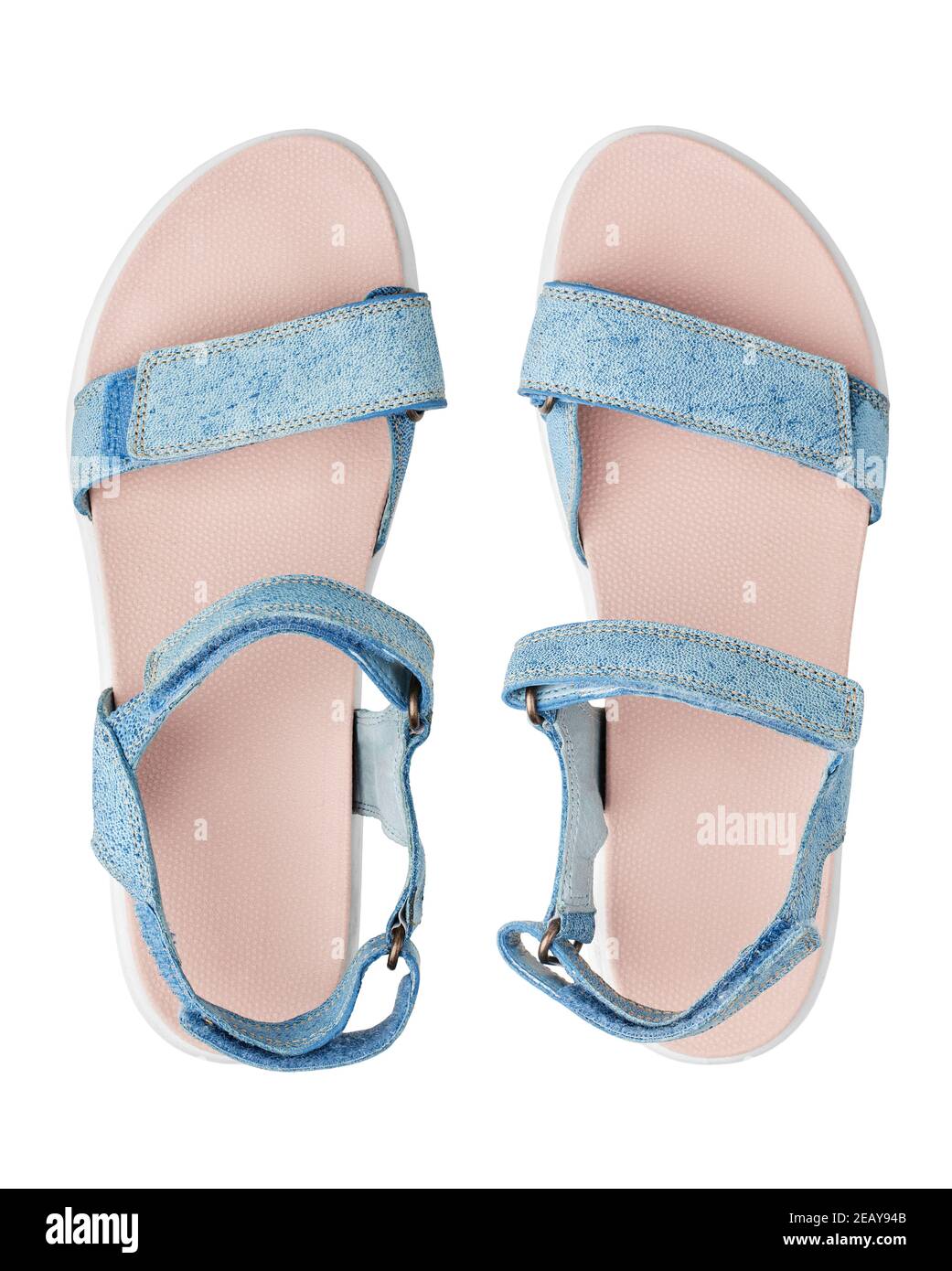 Sandales en cuir de femme bleu, bandes velcro, semelle plate arrière-plan  blanc isolé vue du dessus, chaussures de sandale pour femmes, paire de  sandales d'été à la mode Photo Stock - Alamy