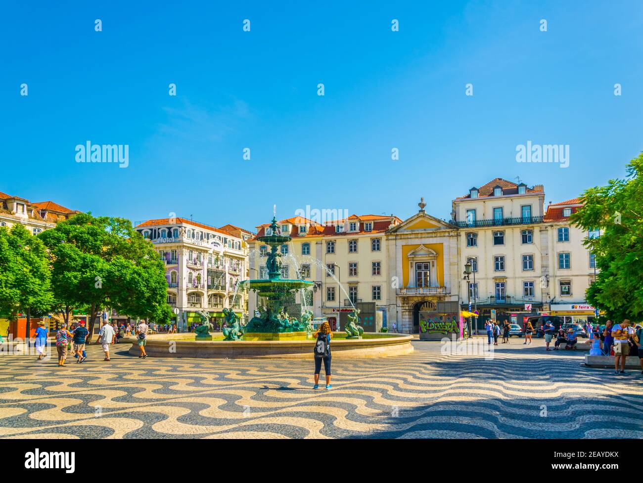 LISBONNE, PORTUGAL, 4 SEPTEMBRE 2016 : les gens se balader sur la place rossio à Lisbonne, Portugal Banque D'Images